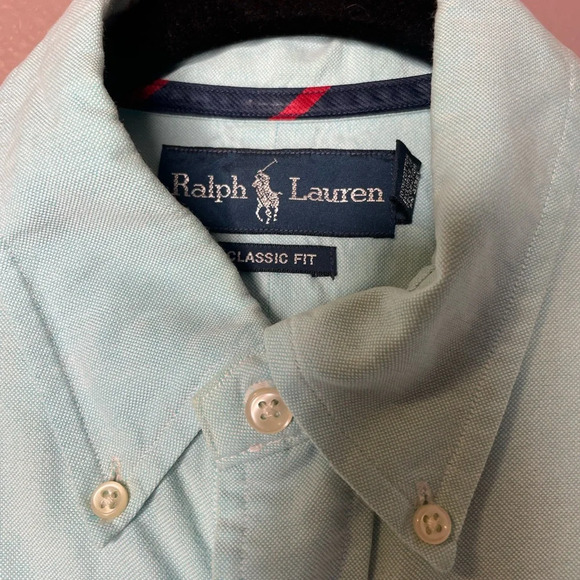 Ralph Lauren Shirt
Baby blue color
Pit to pit measurement is about 20 inches - Picture 5 of 5